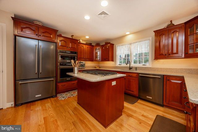 5 WOODFORD LN, Malvern, PA 19355