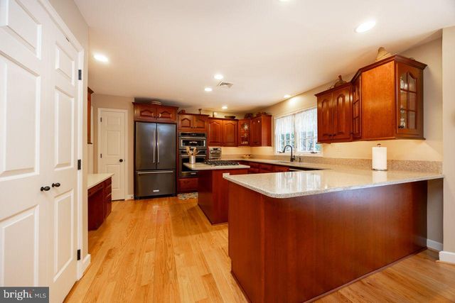 5 WOODFORD LN, Malvern, PA 19355