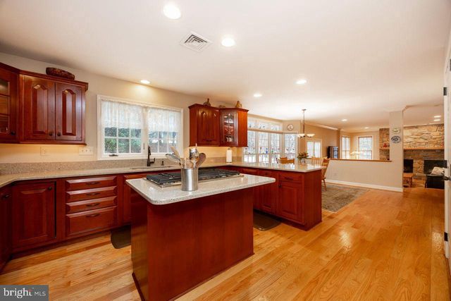 5 WOODFORD LN, Malvern, PA 19355