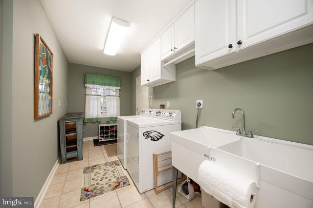 5 WOODFORD LN, Malvern, PA 19355