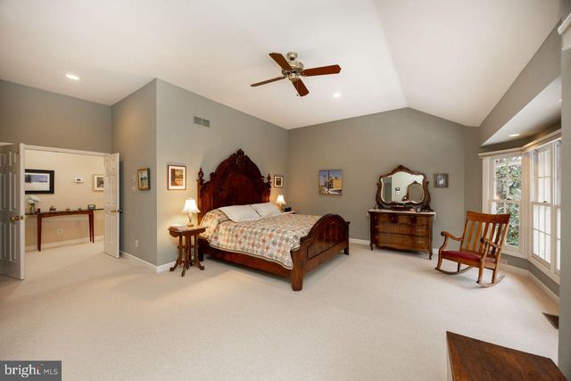 5 WOODFORD LN, Malvern, PA 19355