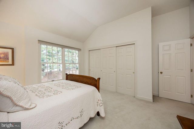 5 WOODFORD LN, Malvern, PA 19355