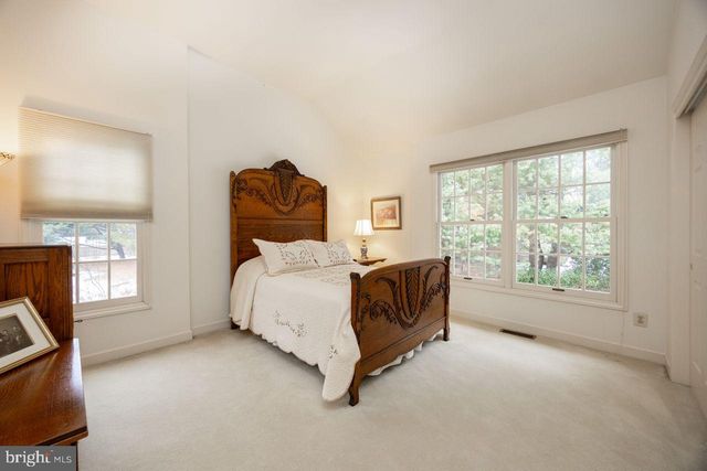 5 WOODFORD LN, Malvern, PA 19355