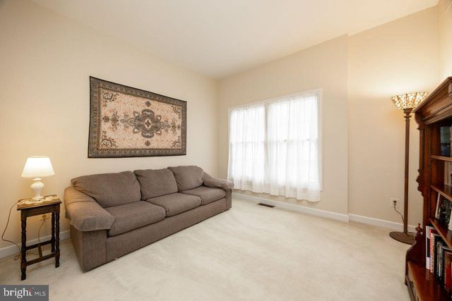 5 WOODFORD LN, Malvern, PA 19355