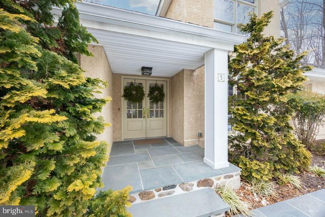 5 WOODFORD LN, Malvern, PA 19355