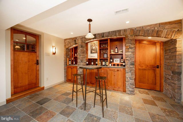 5 WOODFORD LN, Malvern, PA 19355