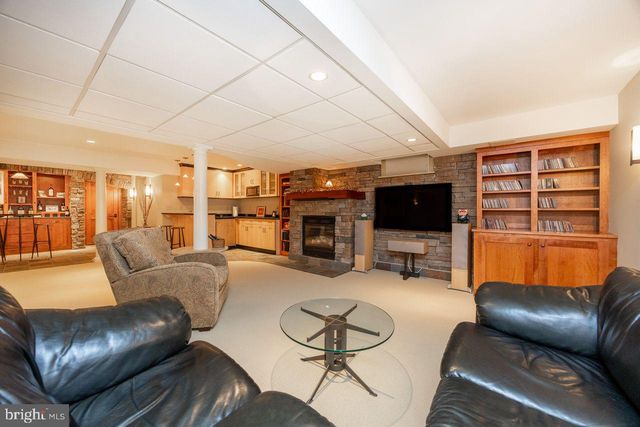 5 WOODFORD LN, Malvern, PA 19355