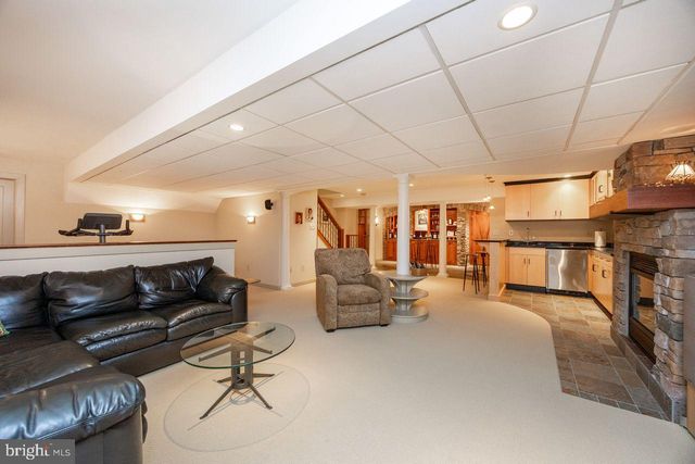 5 WOODFORD LN, Malvern, PA 19355