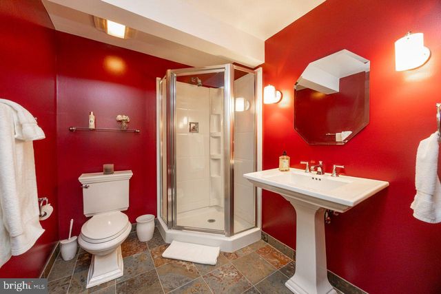 5 WOODFORD LN, Malvern, PA 19355