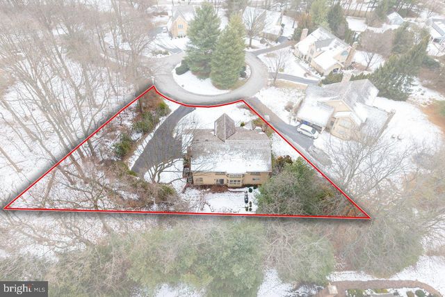 5 WOODFORD LN, Malvern, PA 19355