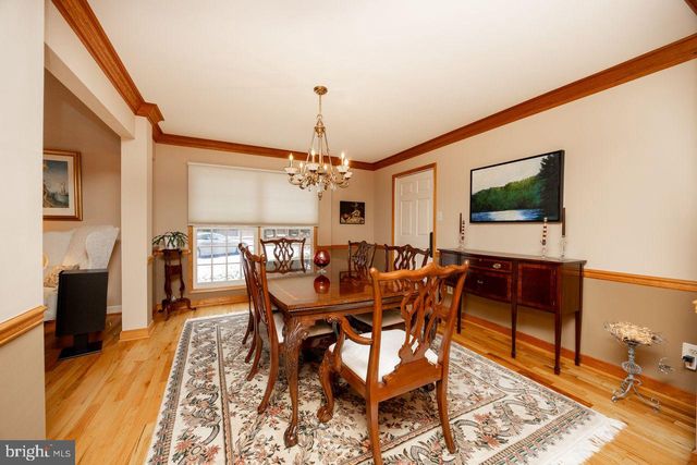 5 WOODFORD LN, Malvern, PA 19355