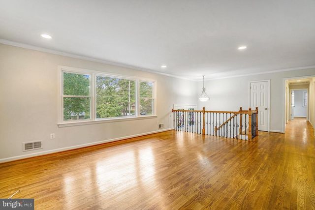 9821 HAMPTON LN, Fairfax, VA 22030