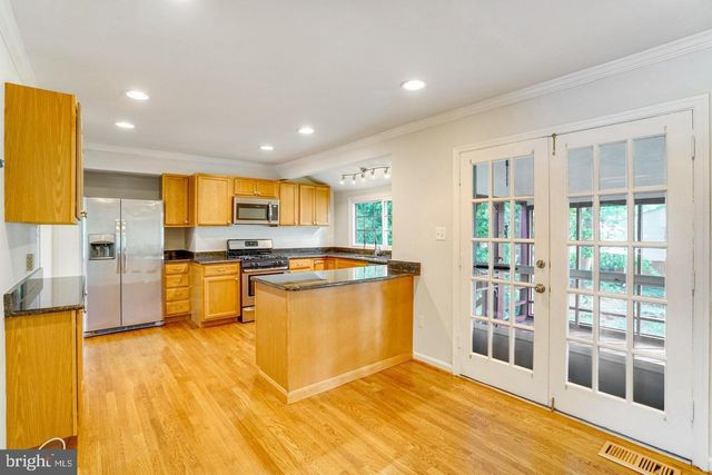 9821 HAMPTON LN, Fairfax, VA 22030