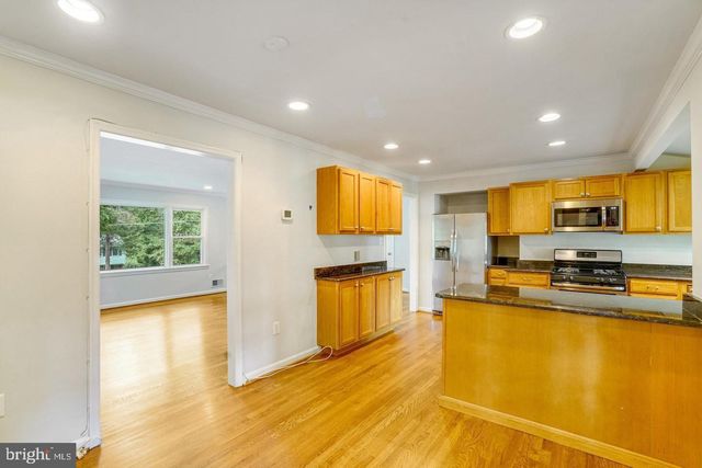 9821 HAMPTON LN, Fairfax, VA 22030