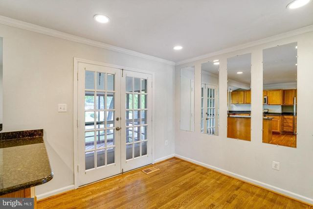 9821 HAMPTON LN, Fairfax, VA 22030