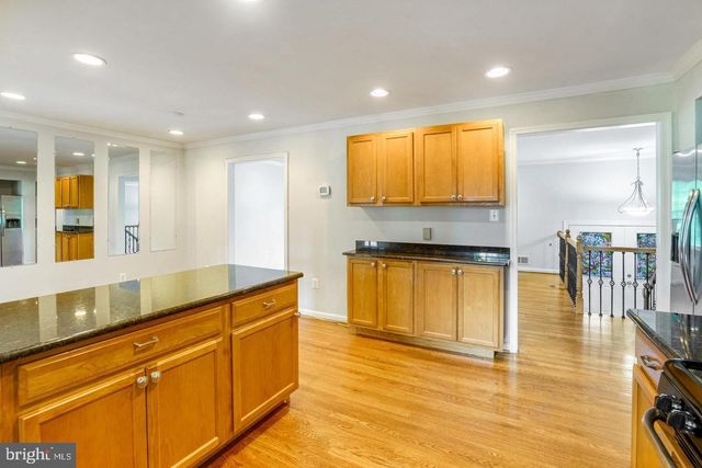 9821 HAMPTON LN, Fairfax, VA 22030