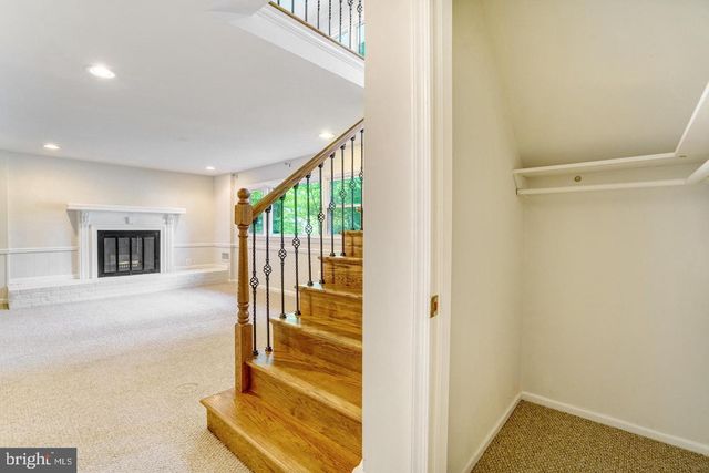 9821 HAMPTON LN, Fairfax, VA 22030