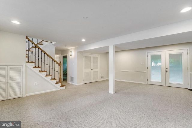 9821 HAMPTON LN, Fairfax, VA 22030