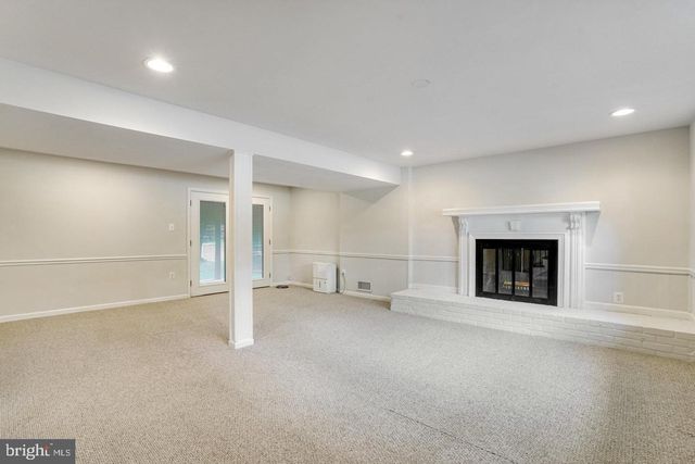 9821 HAMPTON LN, Fairfax, VA 22030