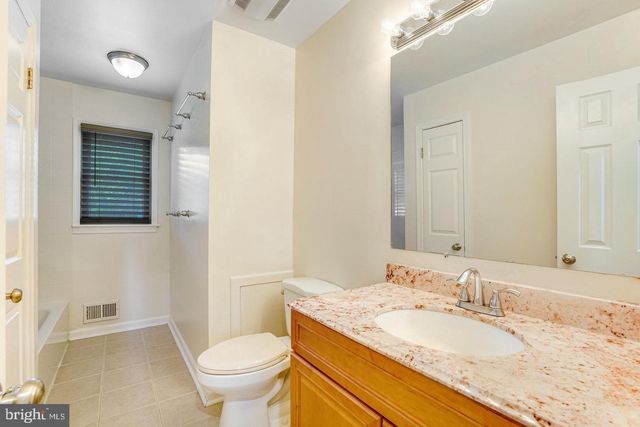 9821 HAMPTON LN, Fairfax, VA 22030