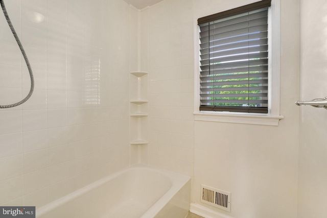 9821 HAMPTON LN, Fairfax, VA 22030