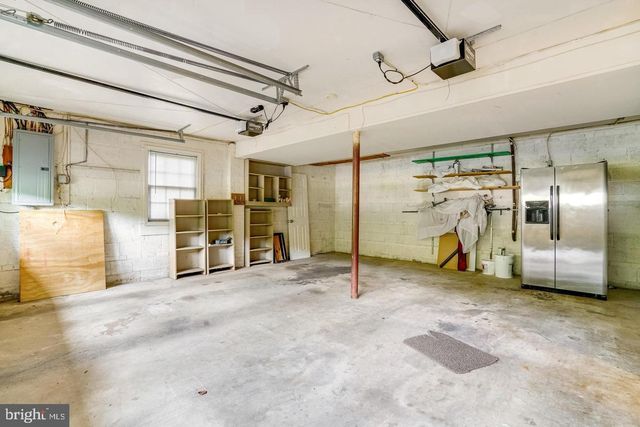 9821 HAMPTON LN, Fairfax, VA 22030