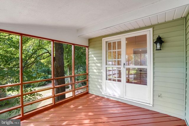 9821 HAMPTON LN, Fairfax, VA 22030