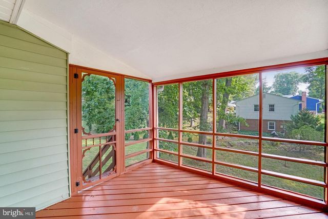 9821 HAMPTON LN, Fairfax, VA 22030