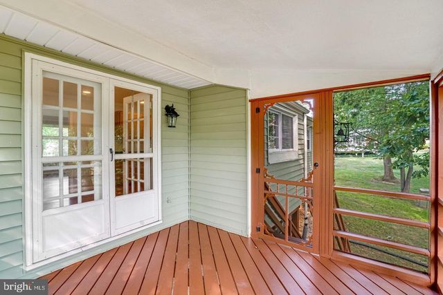 9821 HAMPTON LN, Fairfax, VA 22030