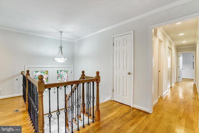 9821 HAMPTON LN, Fairfax, VA 22030