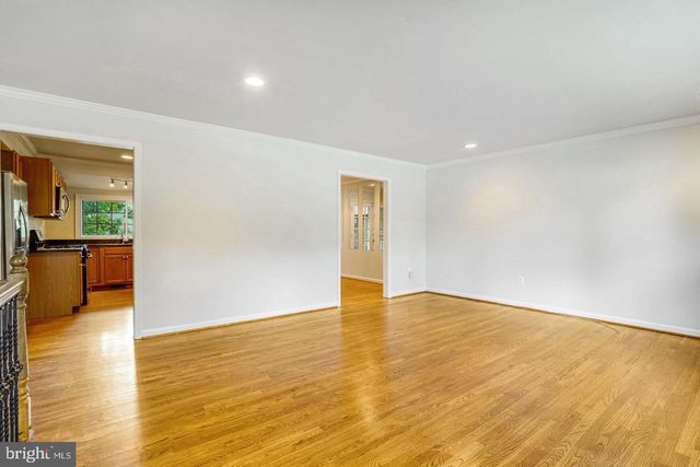 9821 HAMPTON LN, Fairfax, VA 22030