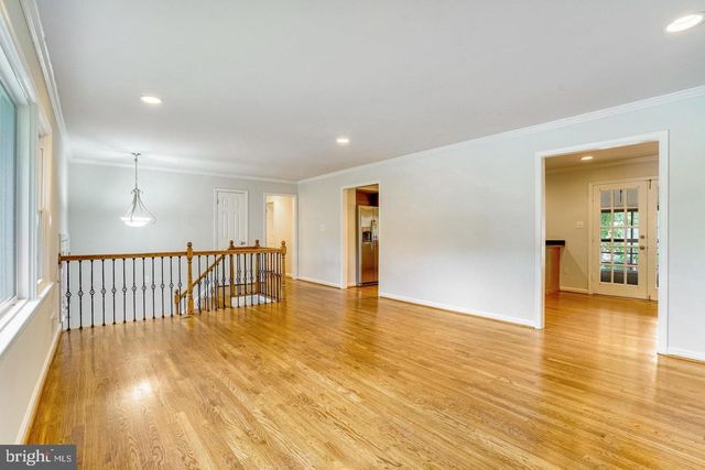 9821 HAMPTON LN, Fairfax, VA 22030