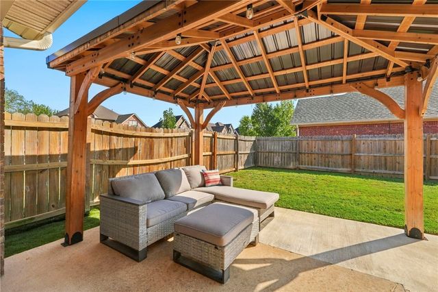 2215 S 18th Place, Rogers, AR 72758