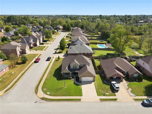 2215 S 18th Place, Rogers, AR 72758