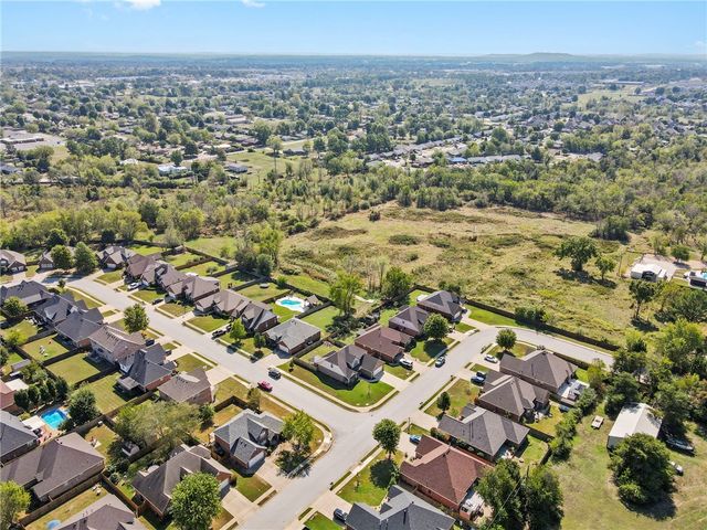 2215 S 18th Place, Rogers, AR 72758