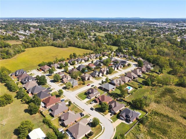 2215 S 18th Place, Rogers, AR 72758