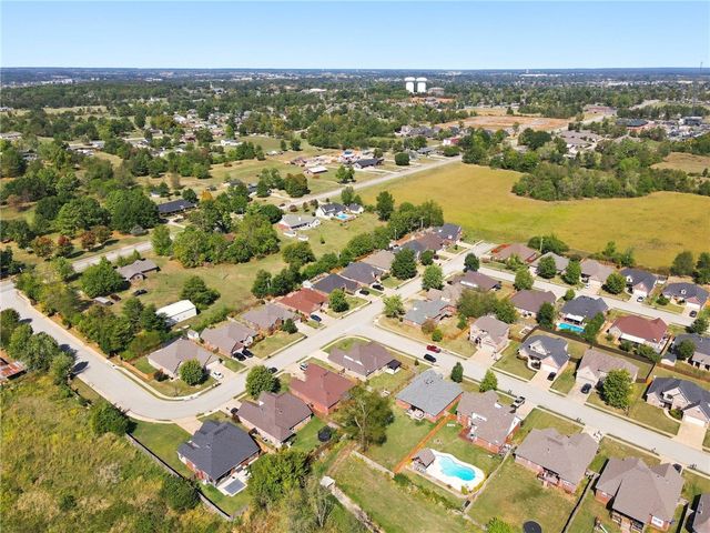 2215 S 18th Place, Rogers, AR 72758