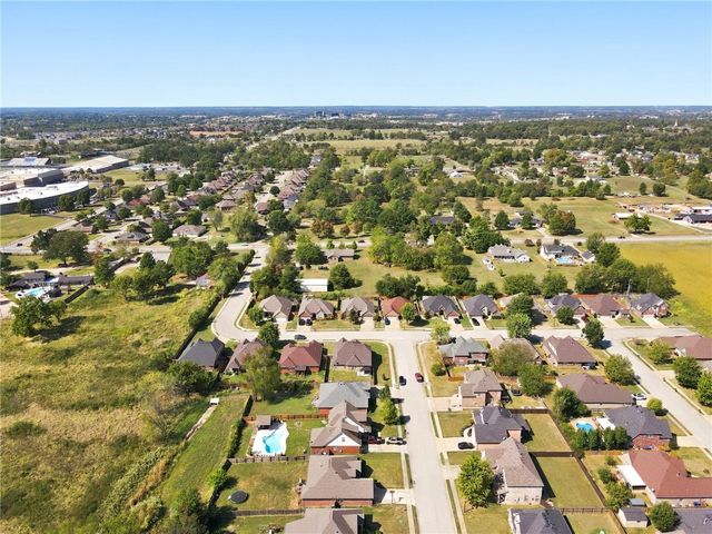 2215 S 18th Place, Rogers, AR 72758