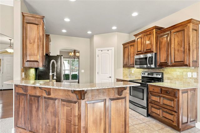 2215 S 18th Place, Rogers, AR 72758