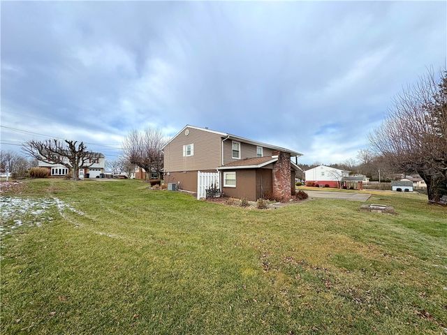 111 Mt Pleasant Blvd, Manor, PA 15642