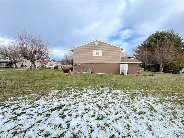 111 Mt Pleasant Blvd, Manor, PA 15642