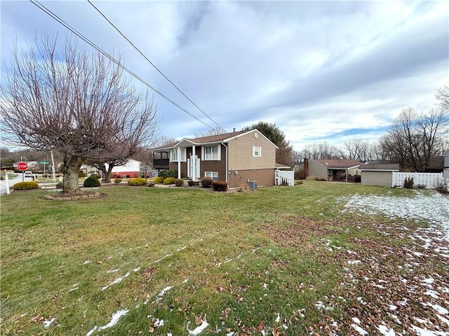 111 Mt Pleasant Blvd, Manor, PA 15642