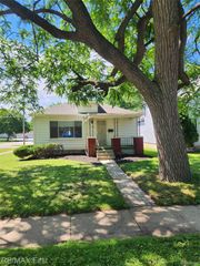 995 Lakeview Street, Waterford Charter Township, MI 48328