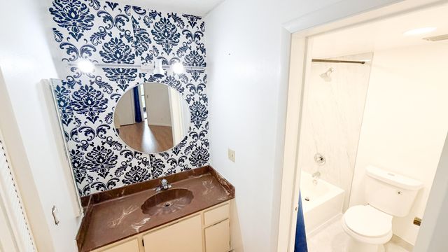 6475 W Oakland Park Boulevard, Lauderhill, FL 33313