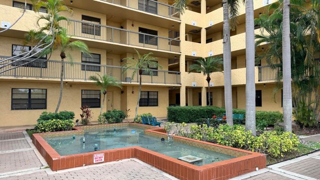 6475 W Oakland Park Boulevard, Lauderhill, FL 33313