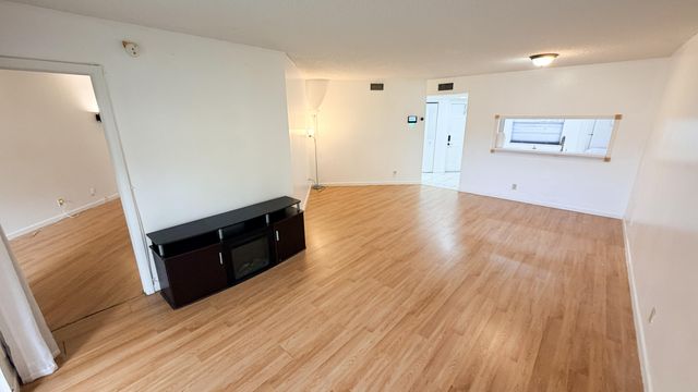 6475 W Oakland Park Boulevard, Lauderhill, FL 33313