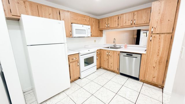 6475 W Oakland Park Boulevard, Lauderhill, FL 33313