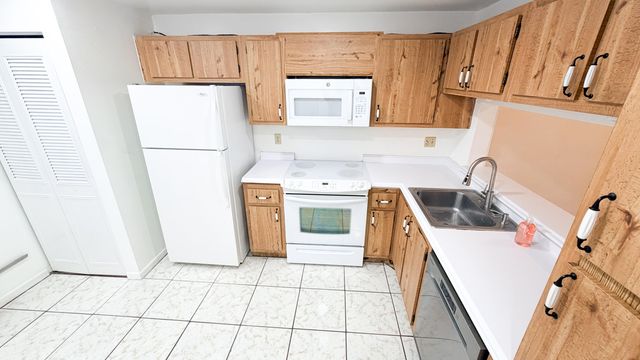 6475 W Oakland Park Boulevard, Lauderhill, FL 33313