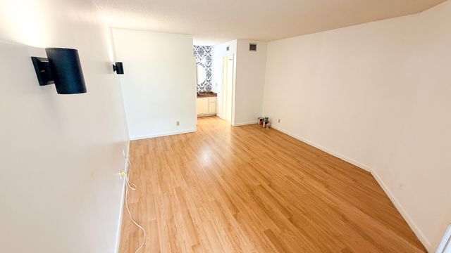 6475 W Oakland Park Boulevard, Lauderhill, FL 33313