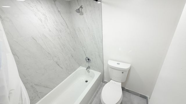 6475 W Oakland Park Boulevard, Lauderhill, FL 33313